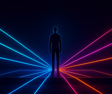 Silhouette eines Menschen auf Bühne mit bunten Laserlinien in futuristischer Atmosphäre