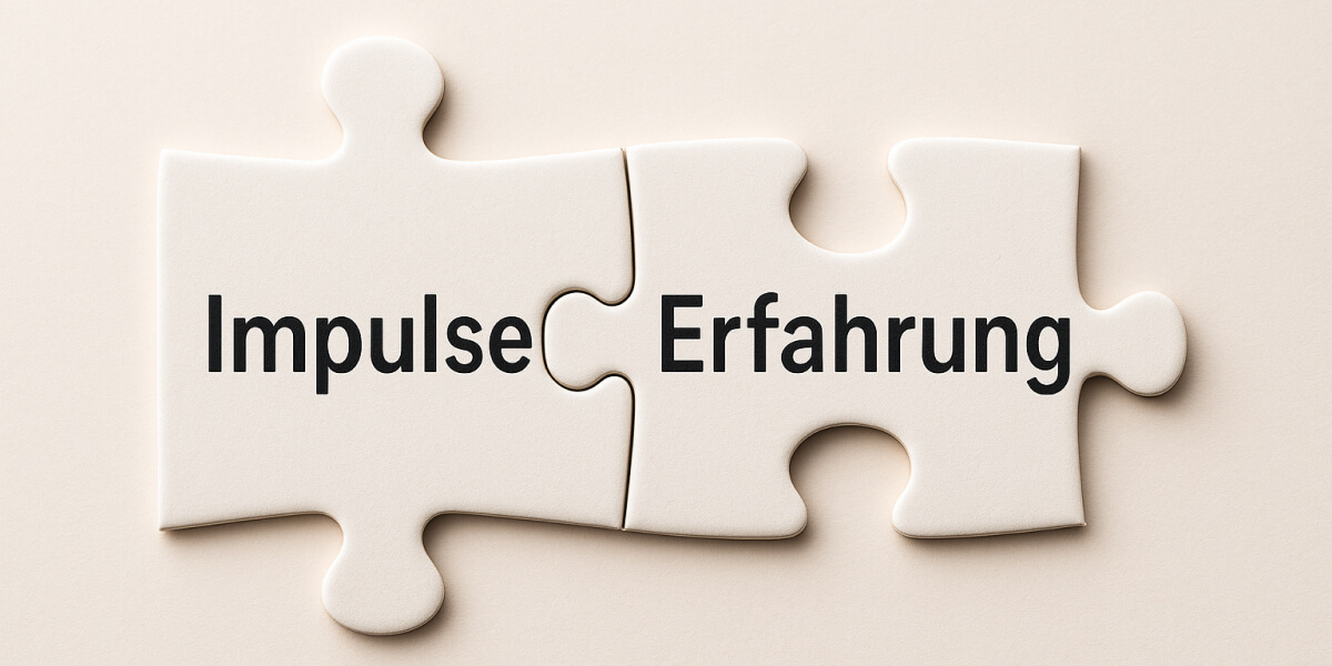 Zwei passende Puzzleteile mit den Worten 'Impulse' und 'Erfahrung' als Symbol für Coaching und Mentoring
