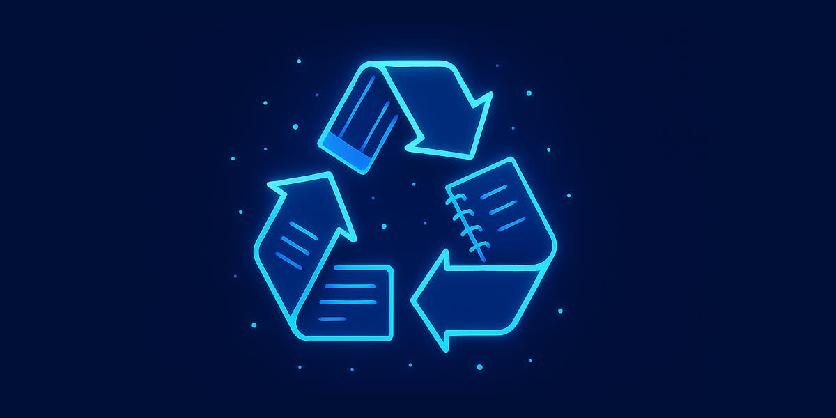 Leuchtendes Recycling-Symbol mit Schulmaterialien wie Heft, Buch und Papier auf dunklem Hintergrund