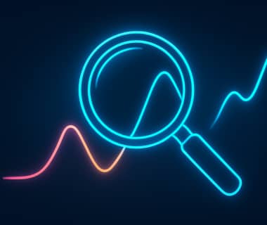 Leuchtende Lupe über einer Datenkurve in Neonfarben